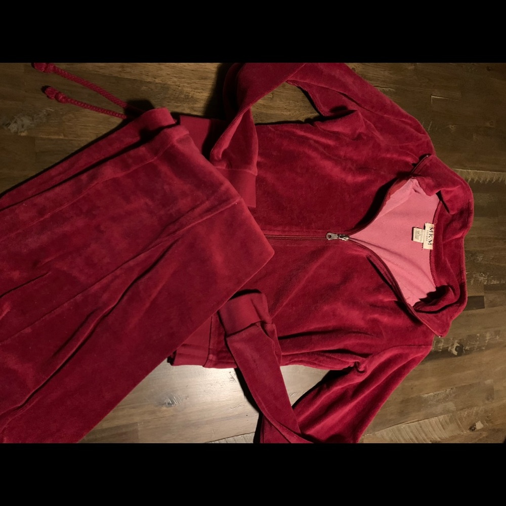 Women’s track suit